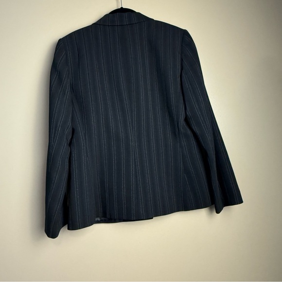 Tahari Black Classic Blazer with Notched Lapels - Picture 7 of 13